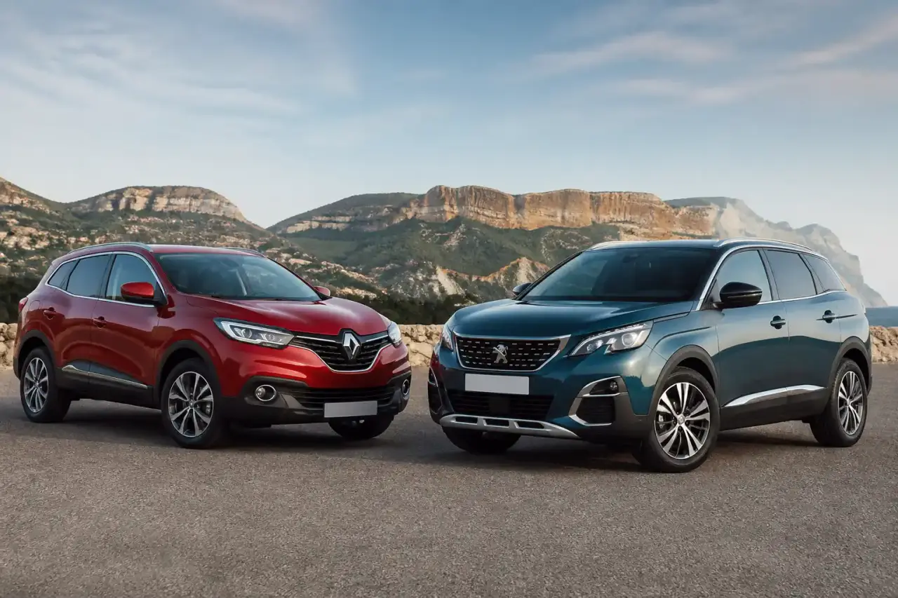 SUV d’occasion présenté dans un showroom automobile moderne