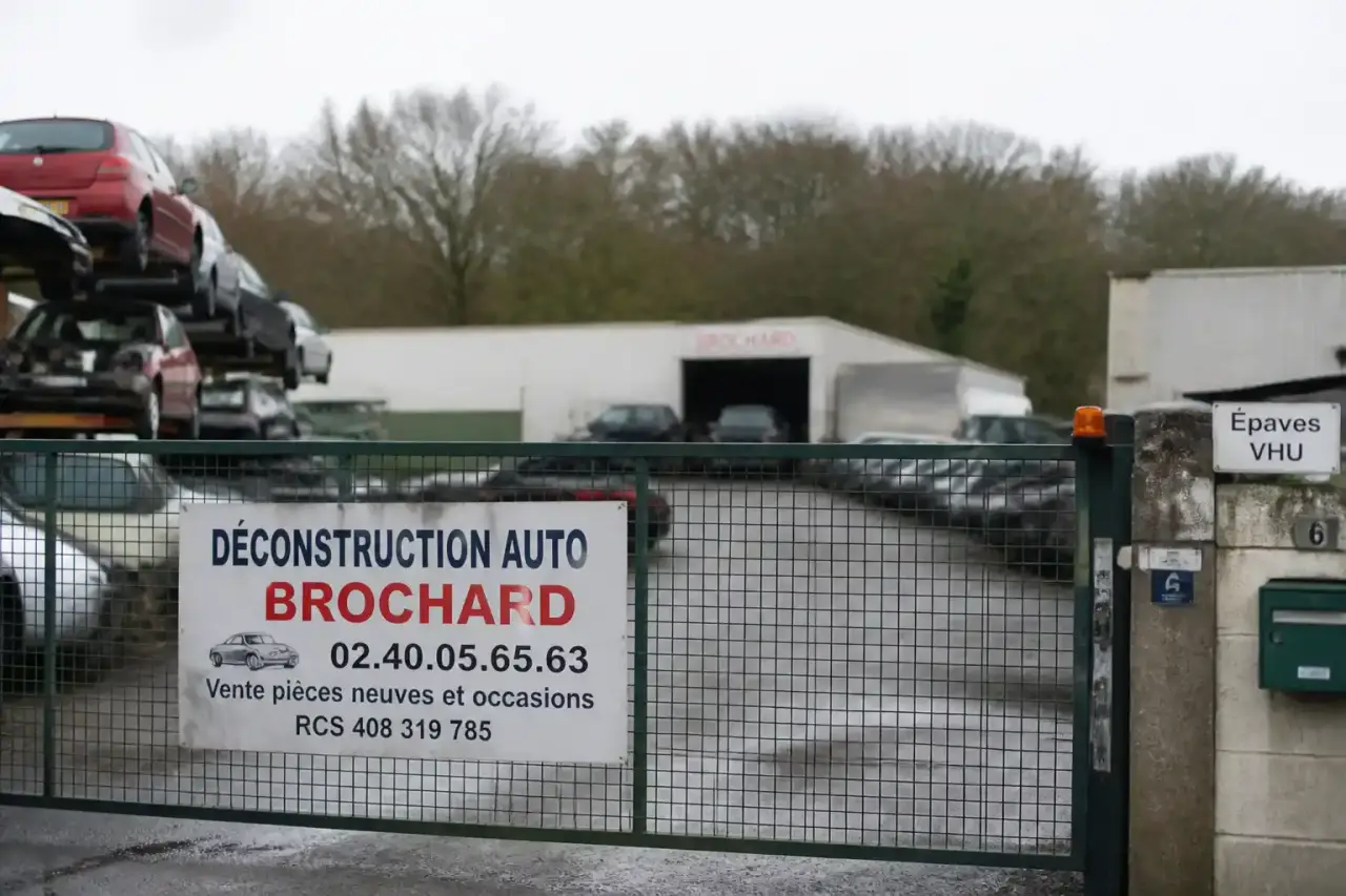 Déconstruction Auto Brochard à Saint-Colomban : radiée du RCS, mais toujours en activité
